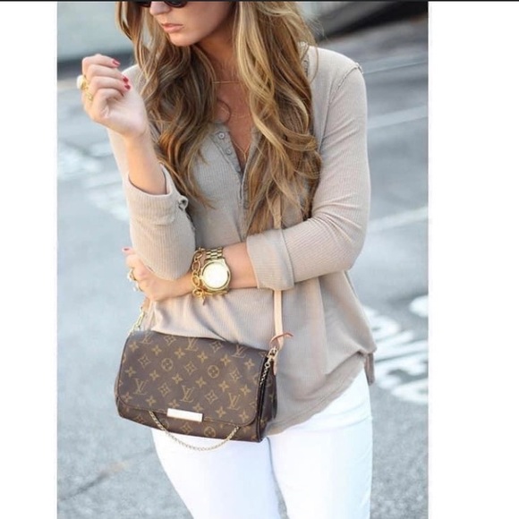 SOLD !!!AUTHENTIC 💎Louis Vuitton Monogram Favorite MM. - Picture 4 of 17